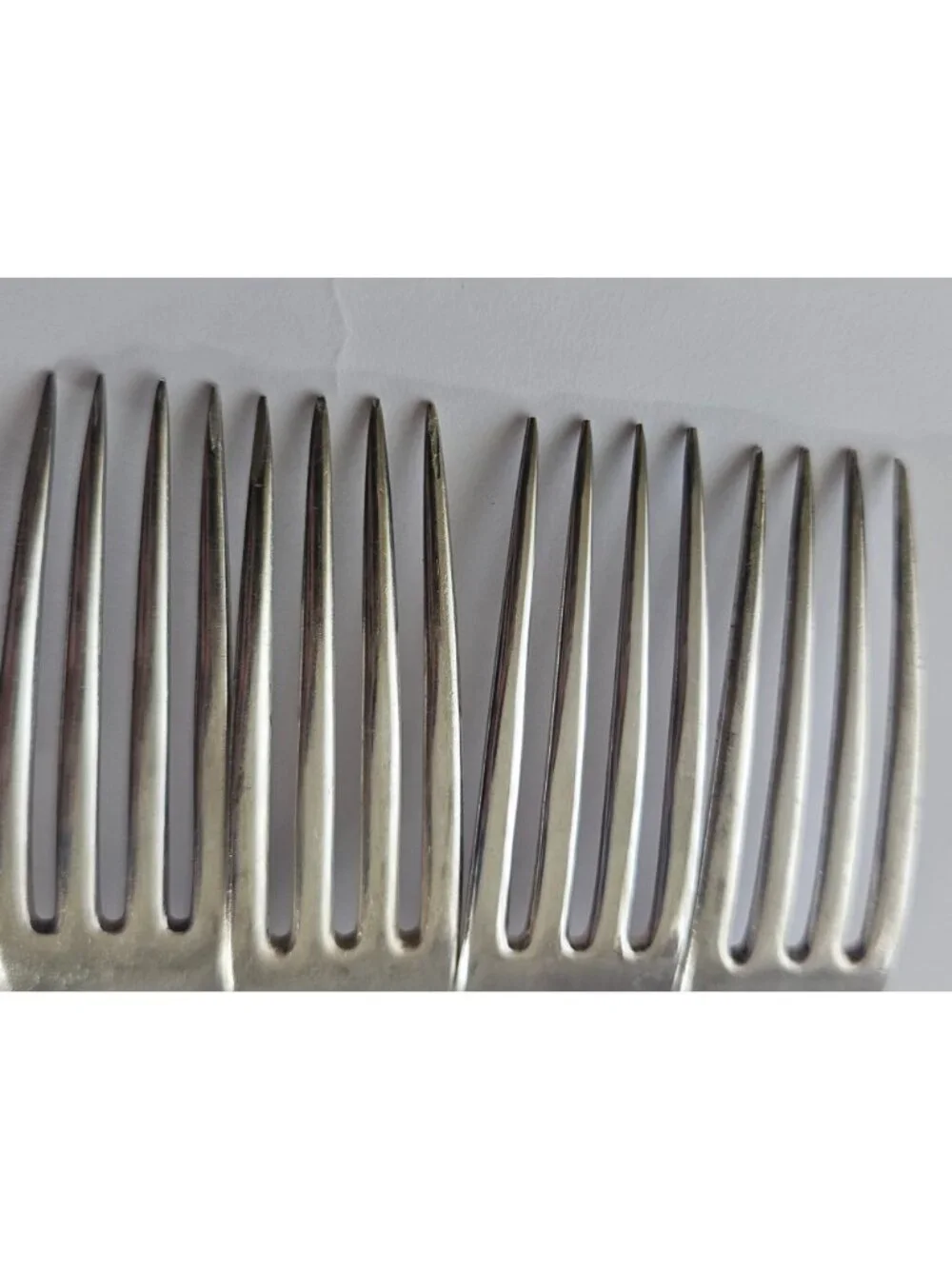 4 Oneida Queen Bess II Dinner Fork 7.5